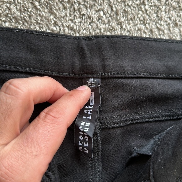 𝅺DESIGN Lab Jeans - Picture 5 of 6